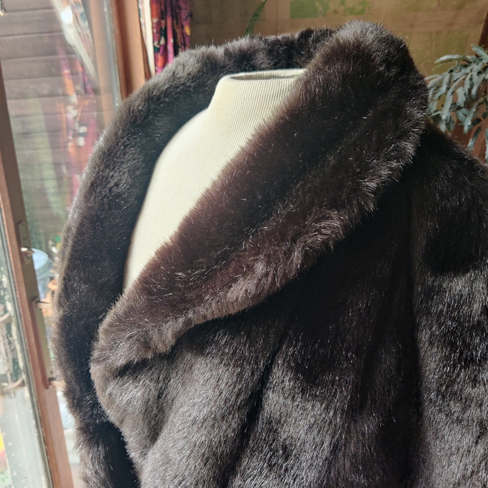 VTG 60s Dark Brown Vegan Faux Fur Cape Shawl Wrap Lined Pockets Glam Luxe READ - Picture 8 of 16